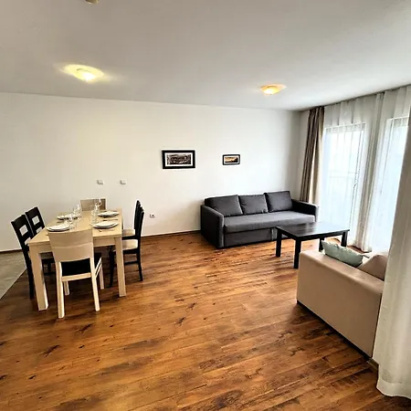 Menada In Marina Cape Апартамент